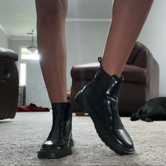 Black Ankle Rain Boots - Picture 4 of 7